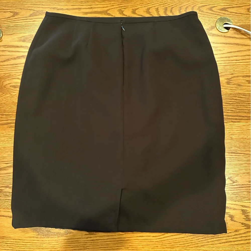 Le Suit Women’s Skirt Suit - Picture 6 of 7
